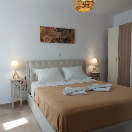 Adriana Parikia (Paros)