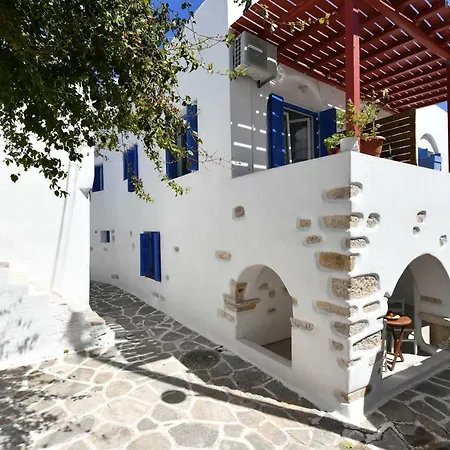 Adriana Parikia (Paros)