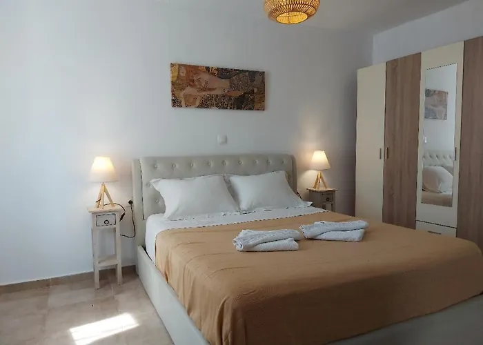 Adriana Parikia (Paros)